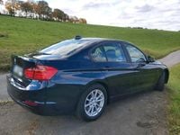 Gebraucht BMW 320 184 PS (135 kW) 2013 Blau Limousine