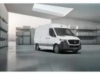 Gebraucht Mercedes Sprinter 190 PS (139 kW) 2025 Arktikweiß Van