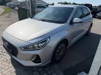 Gebraucht Hyundai i30 Premium 120 PS (88 kW) 2017 Silber Limousine