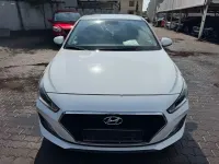Gebraucht Hyundai i30 Pure 99 PS (72 kW) 2018 Weiß Limousine