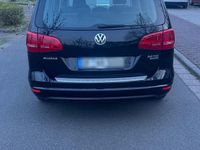 Second-hand VW Sharan 140 CP (102 kW) 2012 Negru Monovolum