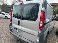 Second-hand Opel Vivaro 114 CP (83 kW) 2012 Argintiu Monovolum