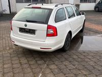 Gebraucht Skoda Octavia 140 PS (102 kW) 2011 Weiß Kombi