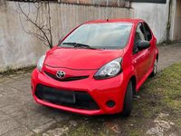 Gebraucht Toyota Aygo 68 PS (50 kW) 2012 Rot Kleinwagen