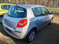 Gebraucht Renault Clio II 75 PS (55 kW) 2008 Silber Limousine
