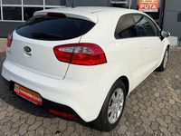 Gebraucht Kia Rio FIFA World Cup Edition 86 PS (63 kW) 2014 Schneeweiss Kleinwagen