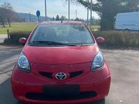 Gebraucht Toyota Aygo 68 PS (50 kW) 2008 Rot Kleinwagen