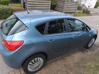 Usata Opel Astra 116 CV (85 kW) 2012 Blu Berlina