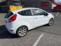 Gebraucht Ford Fiesta Trend 60 PS (44 kW) 2009 Weiß Kleinwagen