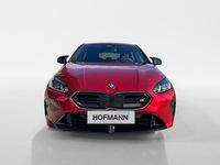 Neu BMW M135 M Sport 301 PS (221 kW) 2026 Fire red metallic Kleinwagen