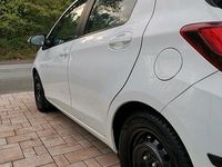 Gebraucht Toyota Yaris 99 PS (72 kW) 2017 Weiß Kleinwagen