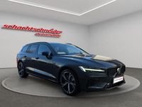 Neu Volvo V60 Plus 455 PS (334 kW) 2026 Forest lake metallic Kombi