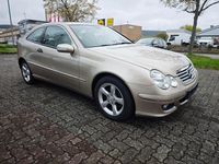 Gebraucht Mercedes C180 143 PS (105 kW) 2006 Beige Coupé