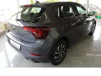 Gebraucht VW Polo Life 95 PS (69 kW) 2022 Rauchgrau metallic Kleinwagen
