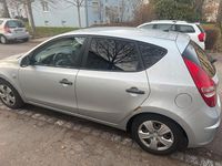 Gebraucht Hyundai i30 109 PS (80 kW) 2009 Silber Kleinwagen