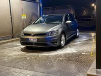 Gebraucht VW Golf VII 131 PS (96 kW) 2019 Grau Kleinwagen