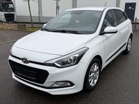 Gebraucht Hyundai i20 Passion 101 PS (74 kW) 2017 Weiß Kleinwagen