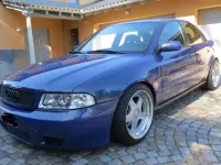 Używany Audi A4 150 KM (110 kW) 1995 Niebieski Sedan/Limuzyna