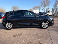 Gebraucht Ford Focus Titanium X 125 PS (91 kW) 2022 Obsidianschwarz metallic (schwarz) Limousine