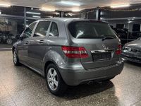 Gebraucht Mercedes B200 140 PS (102 kW) 2011 Grau Van / Kleinbus