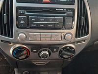 Gebraucht Hyundai i20 86 PS (63 kW) 2014 Weiß Kleinwagen