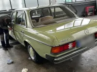 Gebraucht Mercedes 240 65 PS (47 kW) 1977 Grün Limousine
