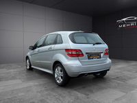 Gebraucht Mercedes B180 116 PS (85 kW) 2011 Silber Van / Kleinbus