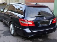 Gebraucht Mercedes E200 Avantgarde 184 PS (135 kW) 2012 Blau Kombi