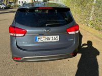 Gebraucht Kia Carens Spirit 135 PS (99 kW) 2015 Blau Van / Kleinbus