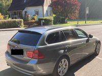 Gebraucht BMW 318 143 PS (105 kW) 2012 Grau Kombi