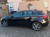 Gebraucht Volvo V40 Inscription 122 PS (89 kW) 2017 Schwarz Kombi