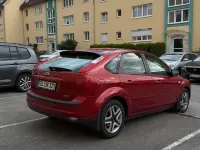 Gebraucht Ford Focus Ambiente 101 PS (74 kW) 2008 Rot Limousine