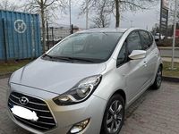 Gebraucht Hyundai ix20 125 PS (91 kW) 2016 Silber Kleinwagen