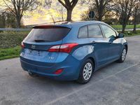 Gebraucht Hyundai i30 110 PS (80 kW) 2016 Blau Kombi