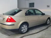 Usado Ford Mondeo Ghia 125 CV (91 kW) 2005 Plateado Berlina