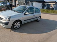 Gebraucht Renault Clio II 75 PS (55 kW) 2003 Silber Kleinwagen