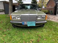 Gebraucht Mercedes 200 109 PS (80 kW) 1982 Silber Limousine