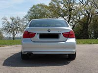 Gebraucht BMW 318 143 PS (105 kW) 2009 Silber Limousine