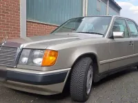 Gebraucht Mercedes 260 160 PS (117 kW) 1987 Silber Limousine