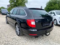 Gebraucht Skoda Superb Ambition 140 PS (102 kW) 2012 Schwarz Kombi
