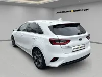 Gebraucht Kia Ceed Spirit 140 PS (102 kW) 2018 (hw2) deluxeweiss met. Kleinwagen