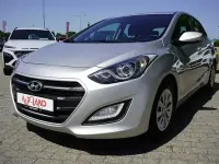 Gebraucht Hyundai i30 Basis 101 PS (74 kW) 2016 Silber Limousine