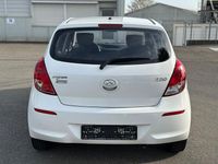 Gebraucht Hyundai i20 Edition 86 PS (63 kW) 2014 Weiß Kleinwagen