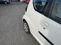 Gebraucht Citroën C1 Style 68 PS (50 kW) 2011 Weiß Kleinwagen