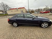Gebraucht Mercedes E200 Avantgarde 136 PS (100 kW) 2012 Blau Limousine