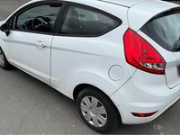 Gebraucht Ford Fiesta 60 PS (44 kW) 2011 Weiß Kleinwagen