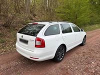 Usado Skoda Octavia 140 HP (102 kW) 2012 Branco Carrinha