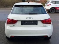 Gebraucht Audi A1 Attraction 86 PS (63 kW) 2011 Weiß Kleinwagen