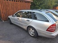 Second-hand Mercedes 200 163 CP (119 kW) 2003 Negru Break
