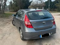 Gebraucht Hyundai i30 90 PS (66 kW) 2011 Grau Kombi